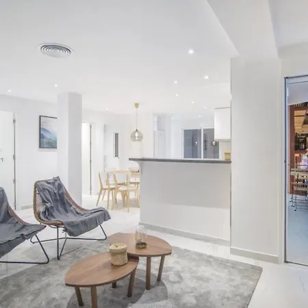 Luxury Apartment *